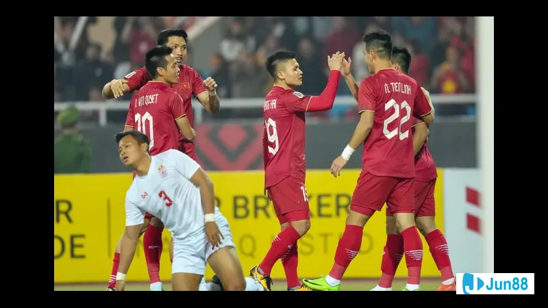 Bình luận bóng đá truyền cảm hứng và