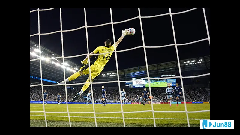 Quy định phát bóng trên sân cỏ