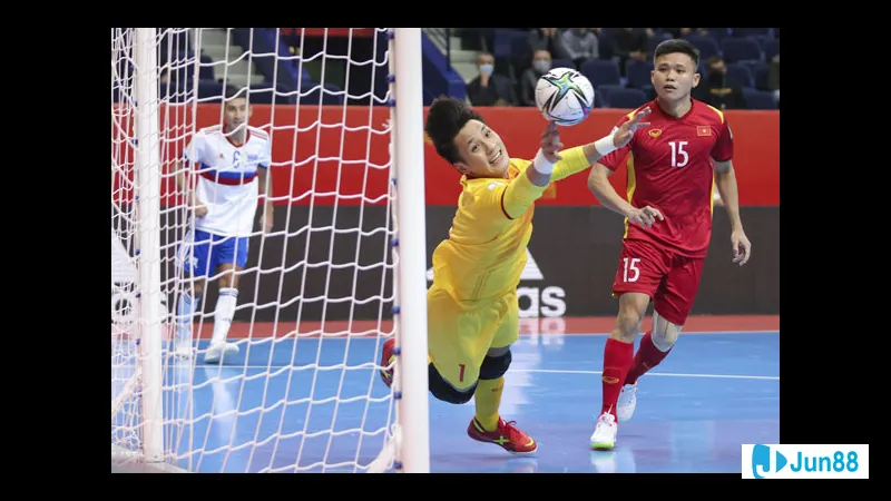 Thủ môn đang chờ sẵn